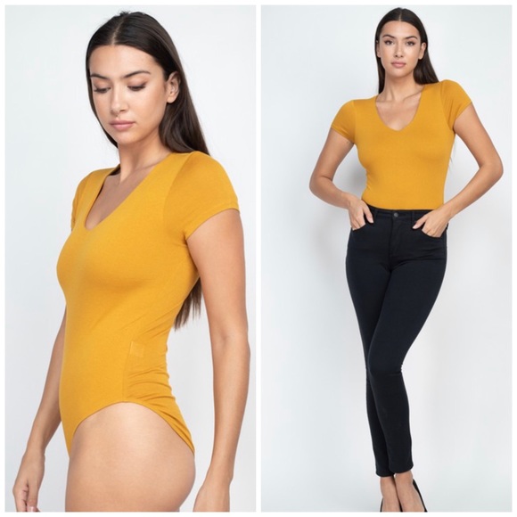 🆕V neckline short sleeve bodysuit - Picture 1 of 4